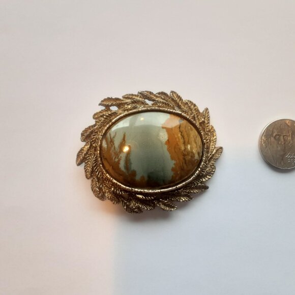 Vintage Picture Jasper Brooch Pin Encased in Gold Toned Oval Frame Bezel - Picture 4 of 7
